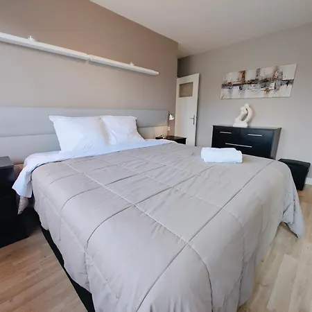 Amazing House 4 Bedrooms Parking Close To Lille Holiday home Saint-Andre-lez-Lille